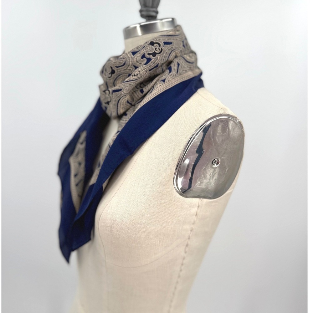 Club 7 ECHO 100% Silk Scarf White Blue Jacobean Paisley Square Neck 30" Classic - Picture 2 of 9